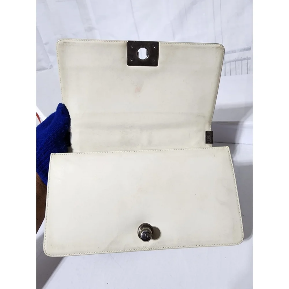 Chanel Medium Clasp Boy Bag Cream/Black - Picture 16 of 16